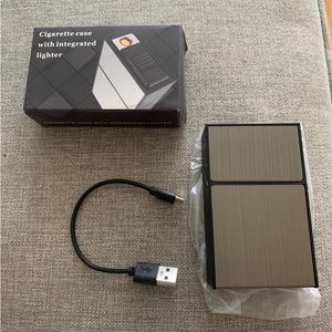 Cigarette case w/built in wind proof lighter rechargeable new in box king